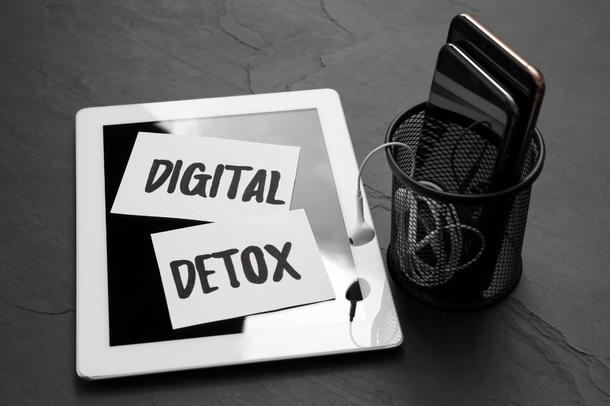 Digital Detox e cervello: come la tecnologia influenza i nostri ritmi biologici